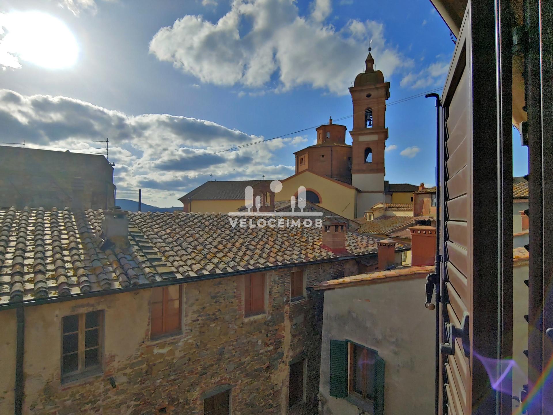 Sobrado no Centro Histórico de Sinalunga - Siena na Região Toscana na Itália