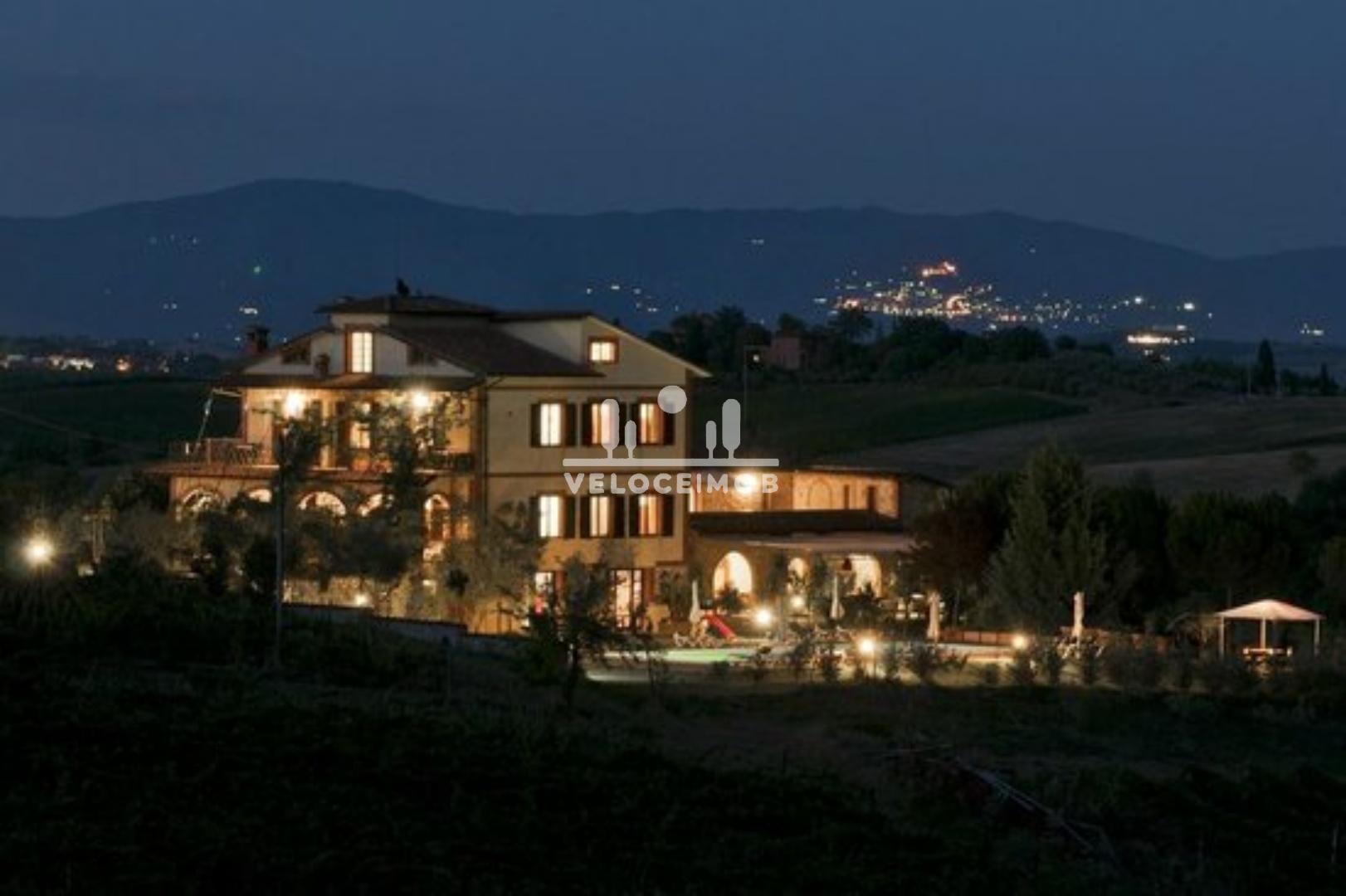 Pequeno Hotel  em Área Rural de Torrita di Siena - Região Toscana - Itália
