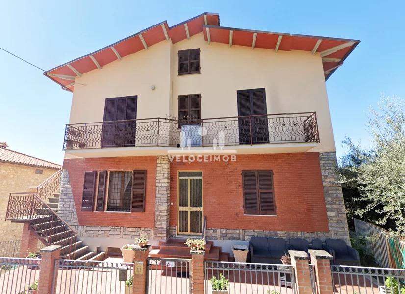 Casa Independente subdividida em dois Apartamentos no Lago Trasimeno- Perugia