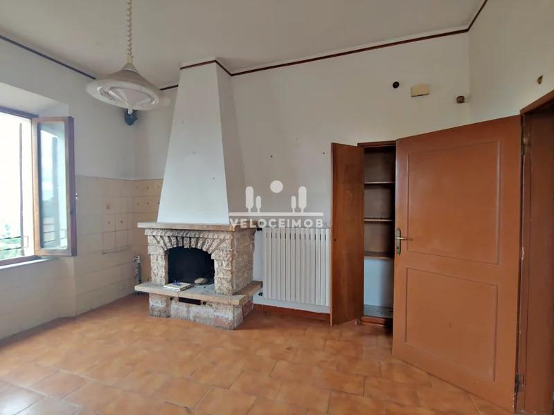 Casa com Terraço e Jardim em um pequeno Borgo Miedieval Toscano