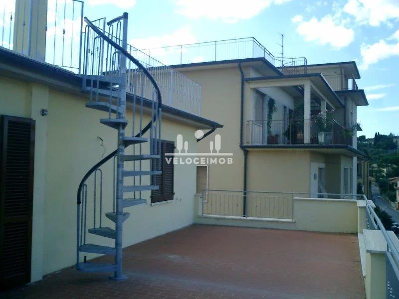 Bela Cobertura com Terraços Panorâmicos