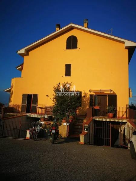 Apartamento com acabamentos modernos, localizado fora do centro histórico de Pienza