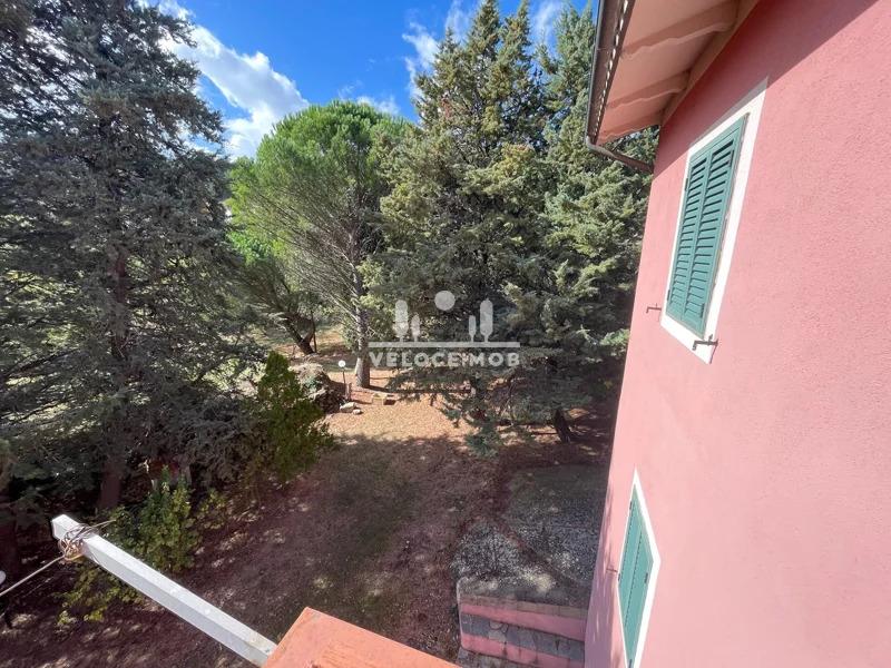 CASA COM 1 HECTARE DE JARDIM EM GROSSETO-TOSCANA