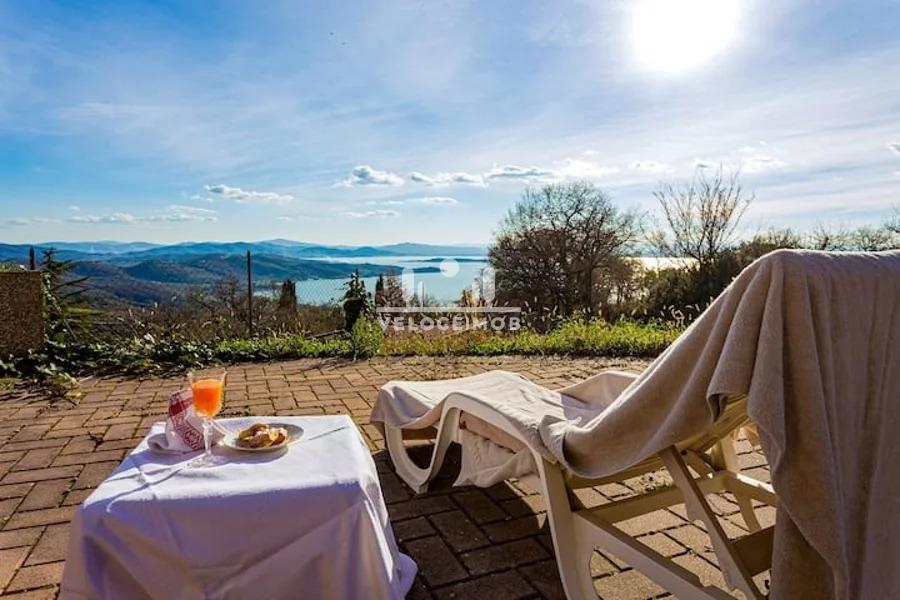 Deslumbrante Casarão em Passignano sul Trasimeno com vista para o Lago