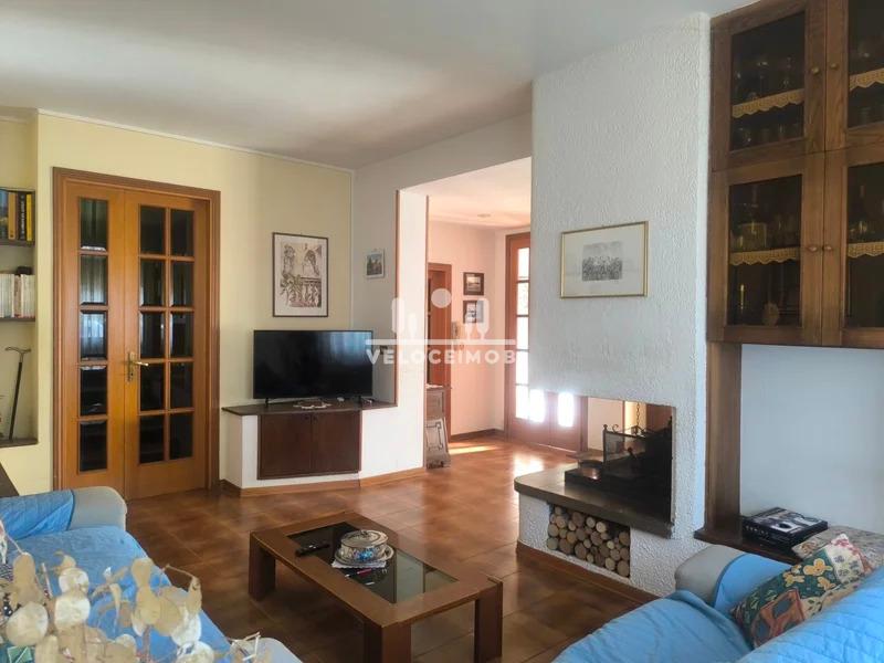 Vila Toscana com Jardim Privativo e Charme Autêntico