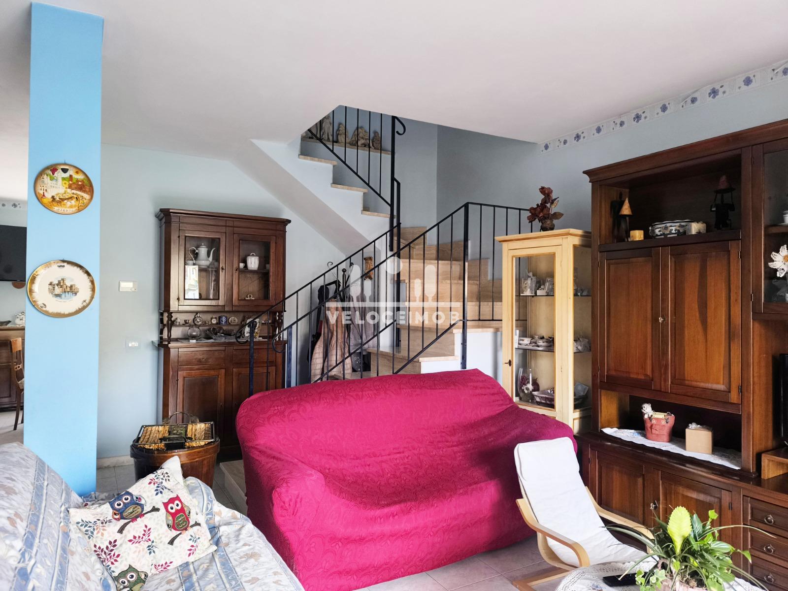 Amplo Apartamento Moderno em Três Níveis com Excelente Potencial de Valorização 