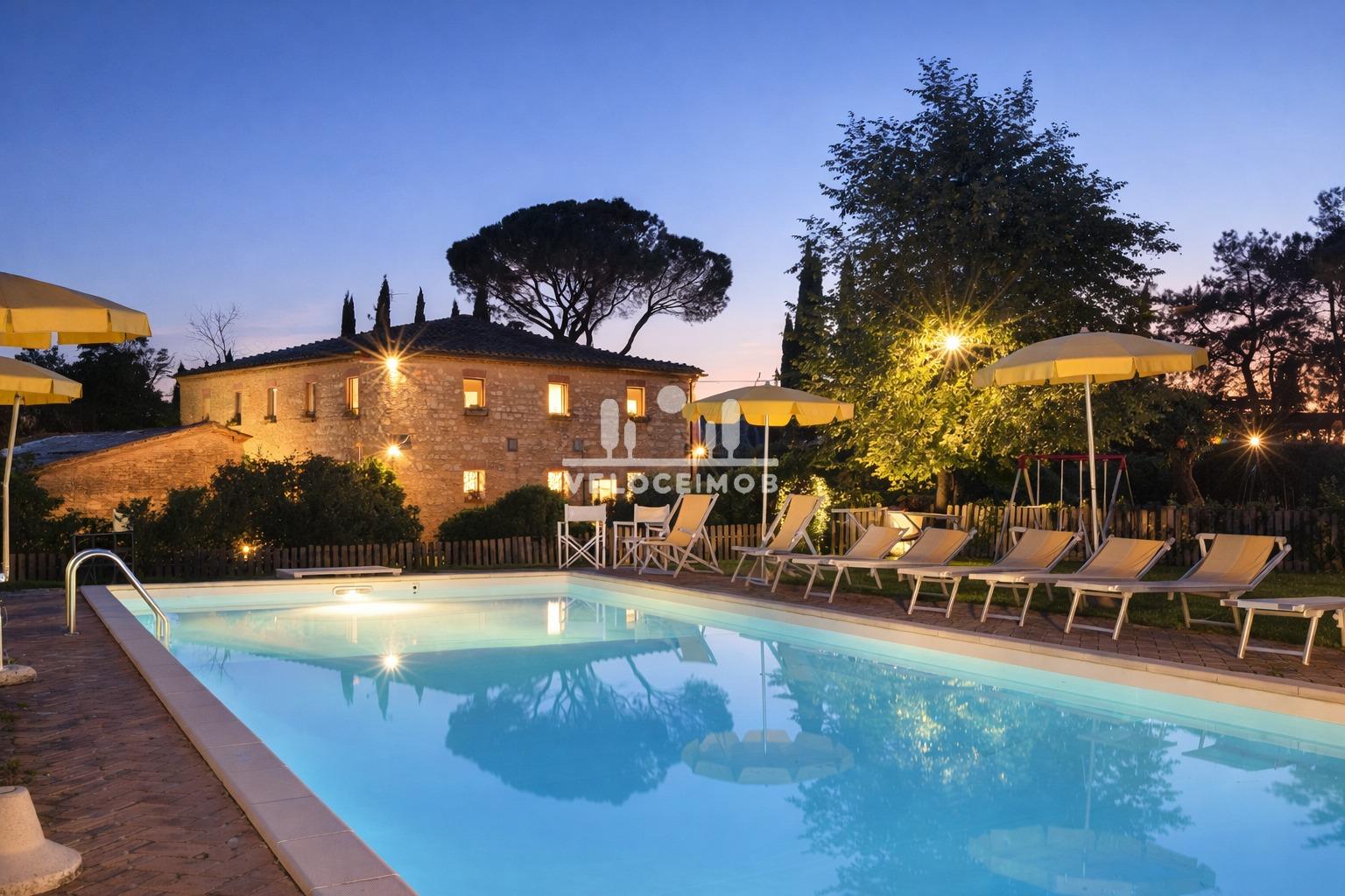 Hotel Boutique de Luxo em Funcionamento à Venda na Toscana  Crete Senesi