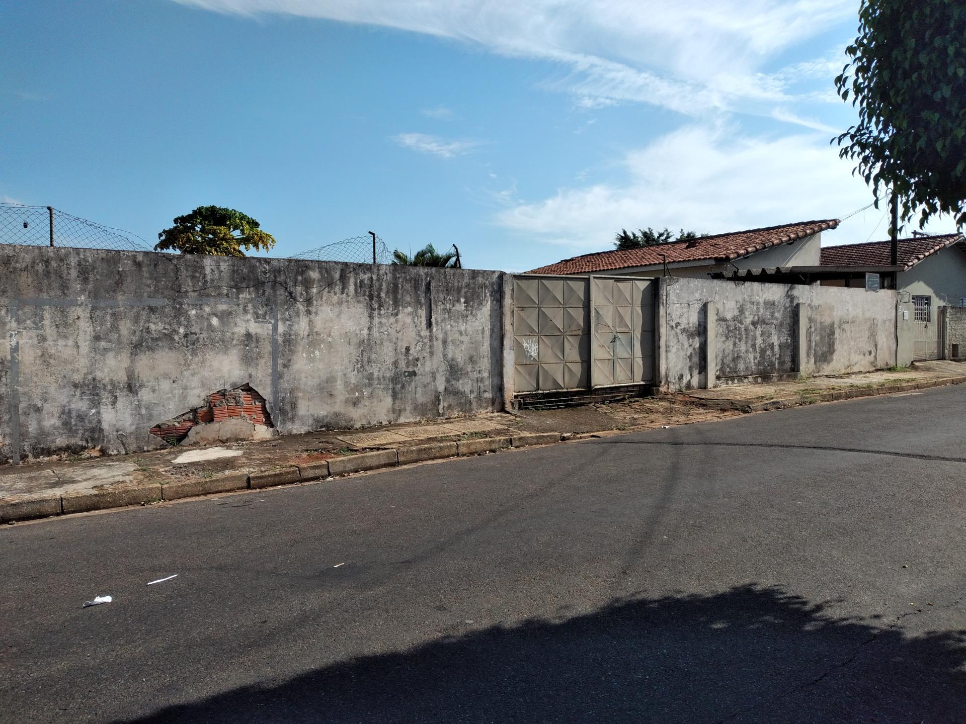 TERRENO NA VILA OLIVEIRA ITAPETININGA SP  - EXCELENTE LOCALIZAÇÃO