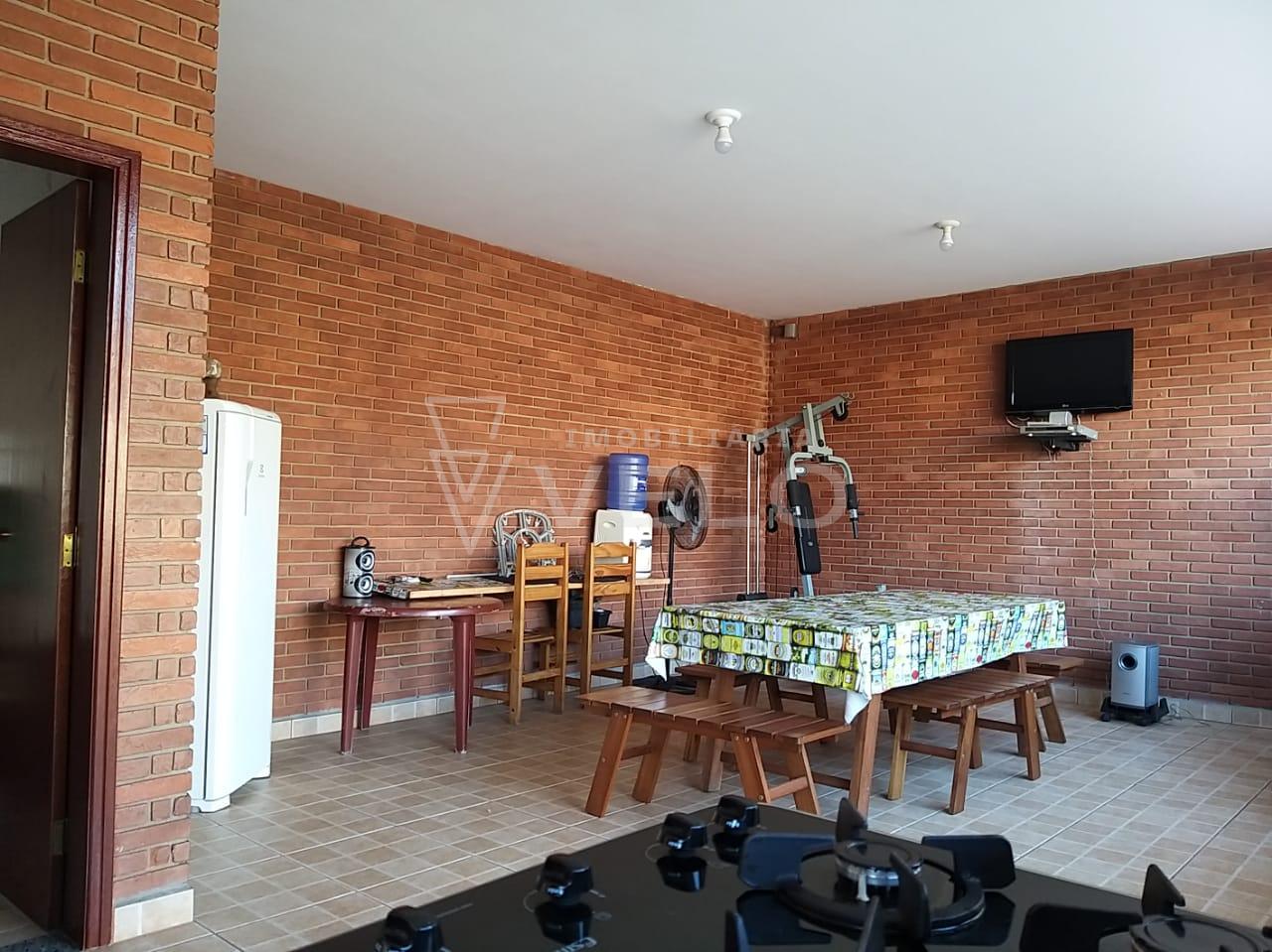 Casa à venda com 3 quartos, 250m² - Foto 4
