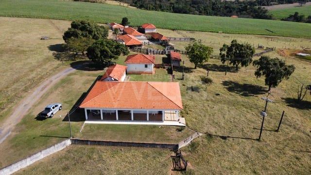 excelente sítio á venda com 30,9 Hectares e com ótima casa sede em Itapetininga