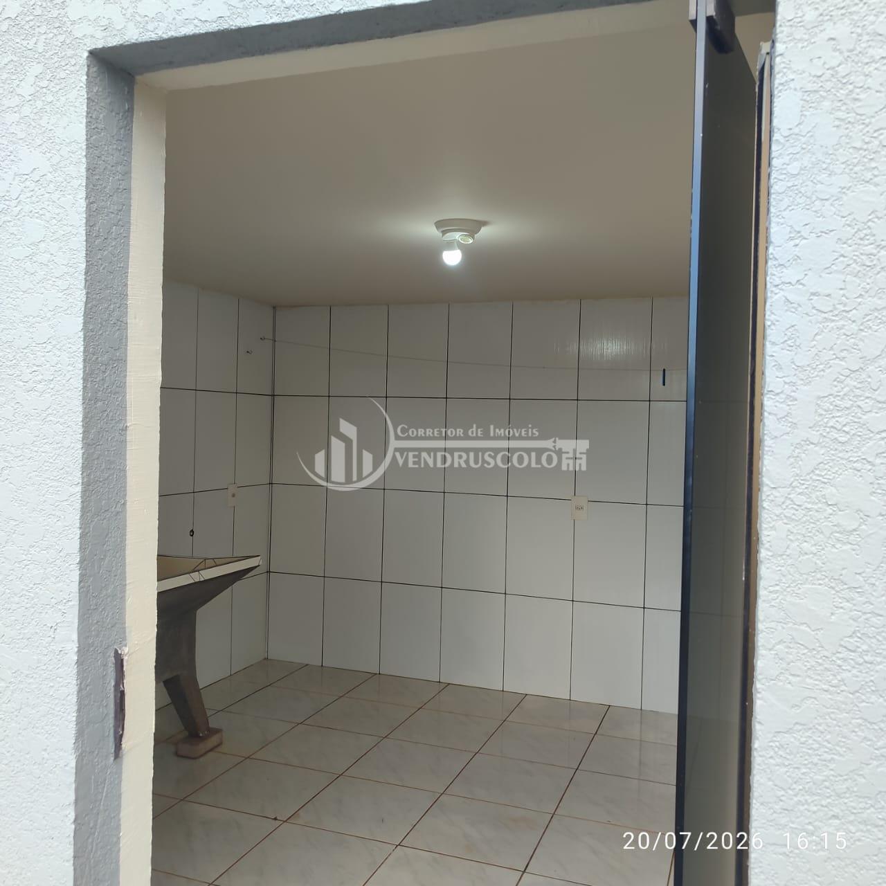 VENDE-SE LINDA CASA DE ALVENARIA, EM SÃO MIGUEL DO IGUAÇU COM 69,92 Metros.