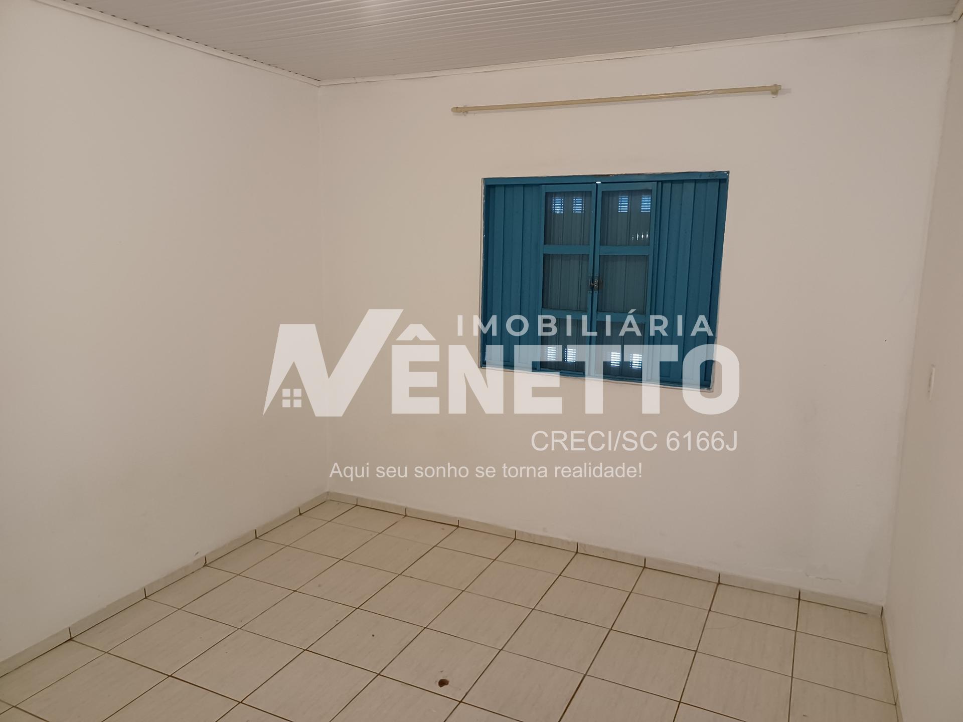 Casa com 02 quartos para locação no bairro Vista Alegre em Xanxerê