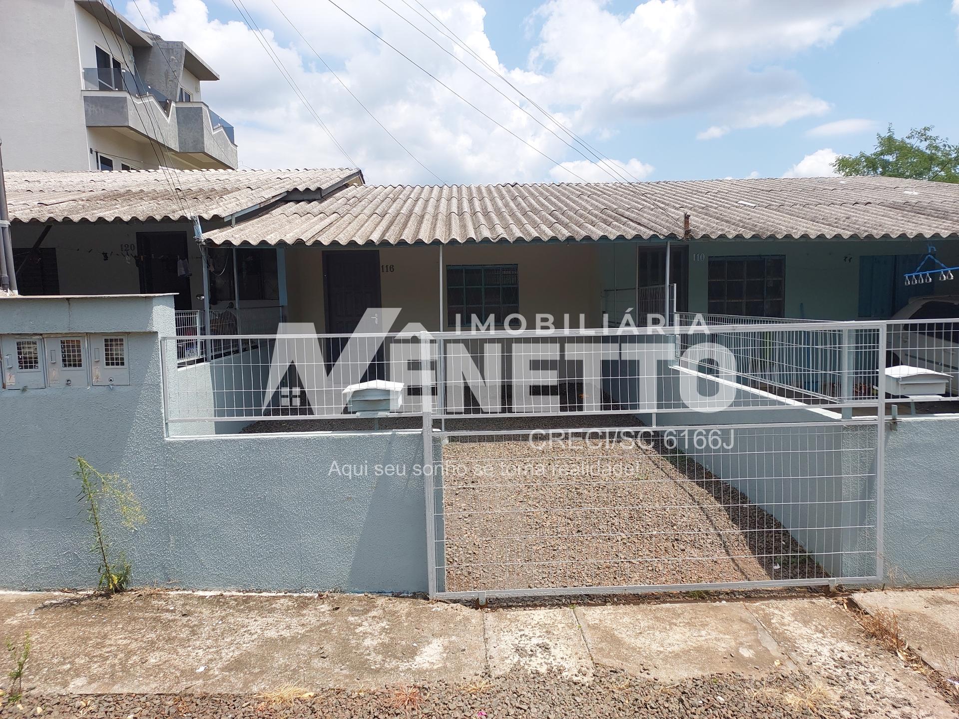 Alugue Casa com 1 quarto e garagem coberta no Vista Alegre