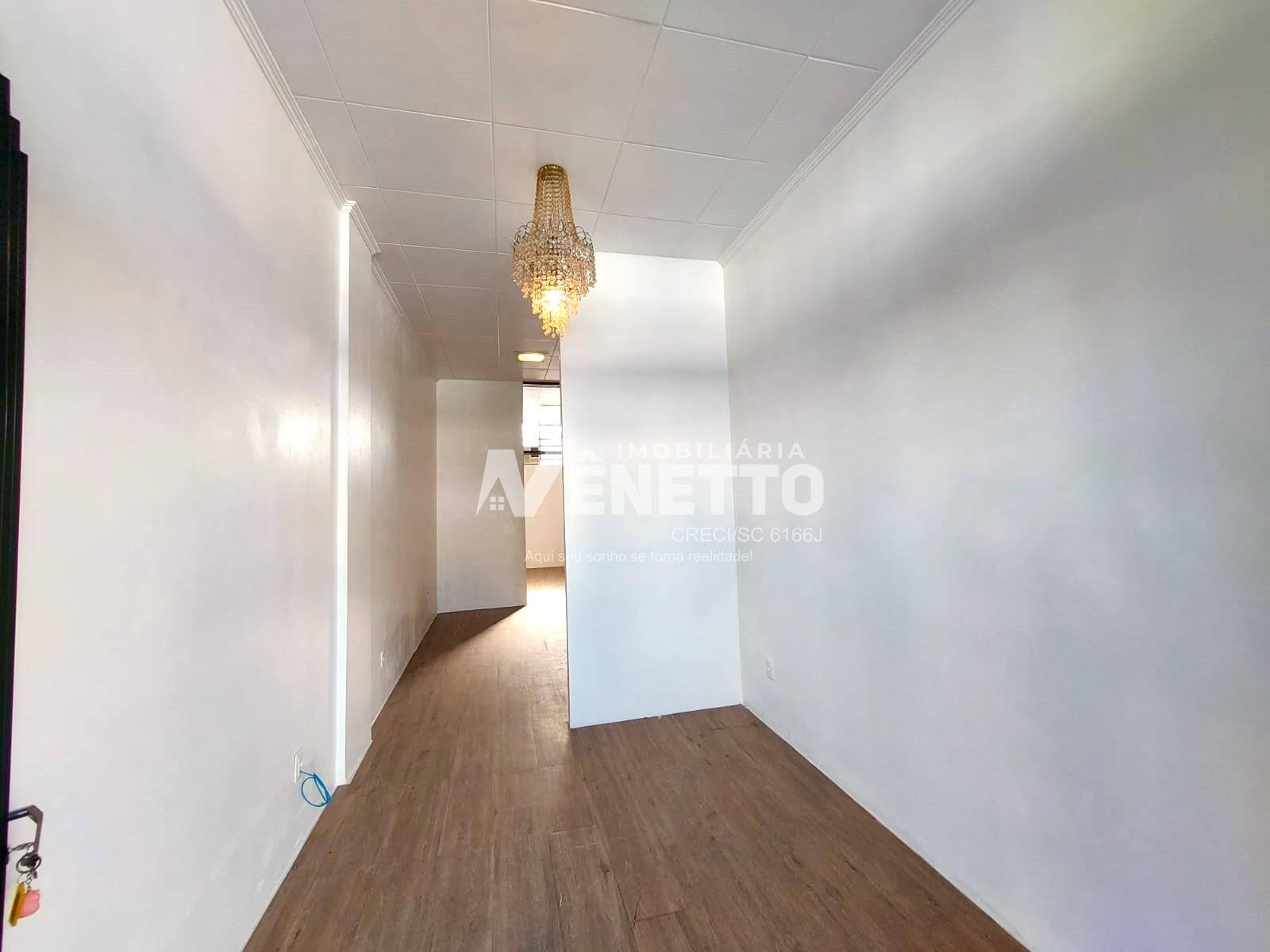Loft no centro para locação com um dormitório e cozinha com pia