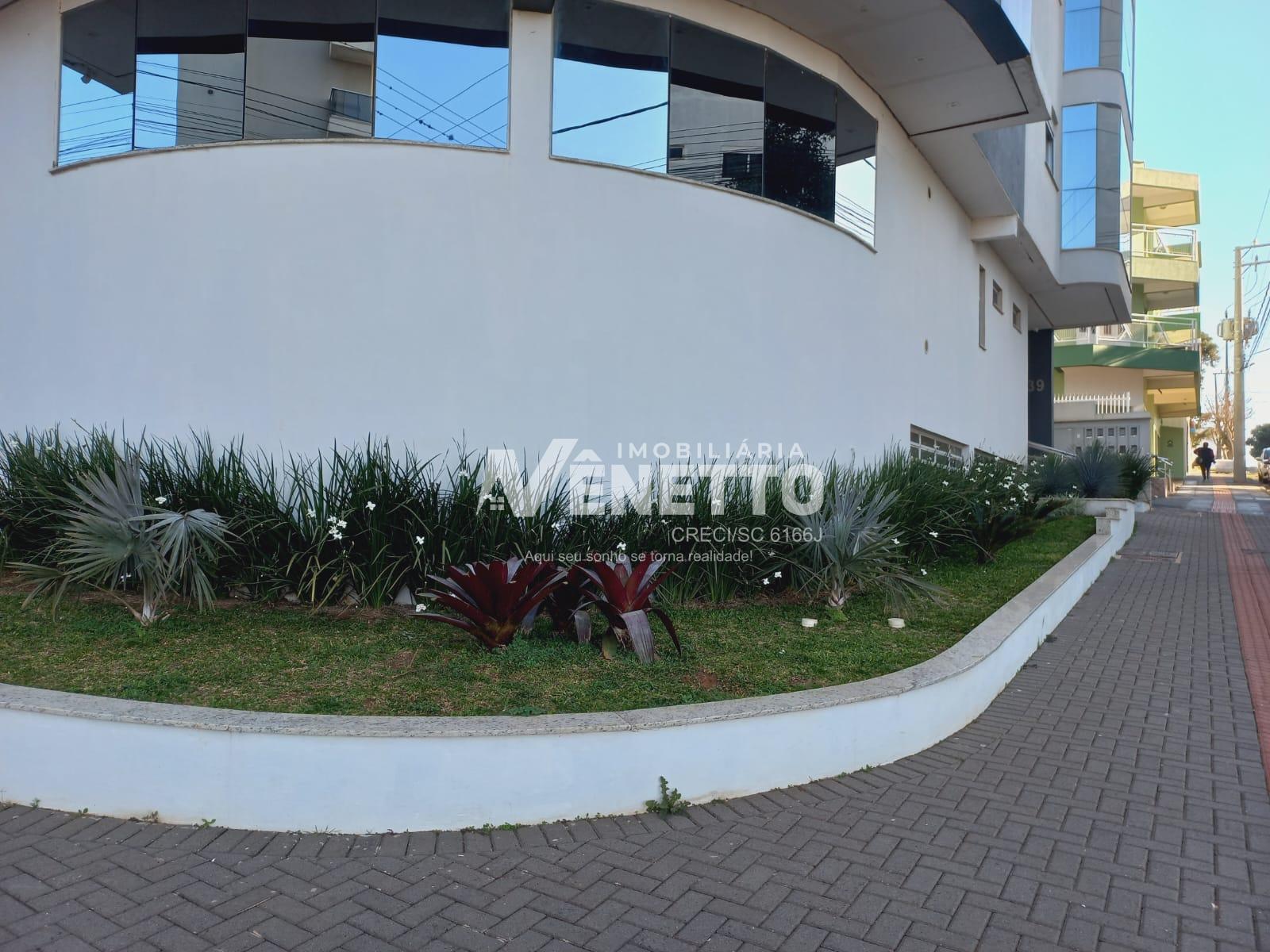 Apartamento à venda com suíte e com 2 vagas de garagem no centro