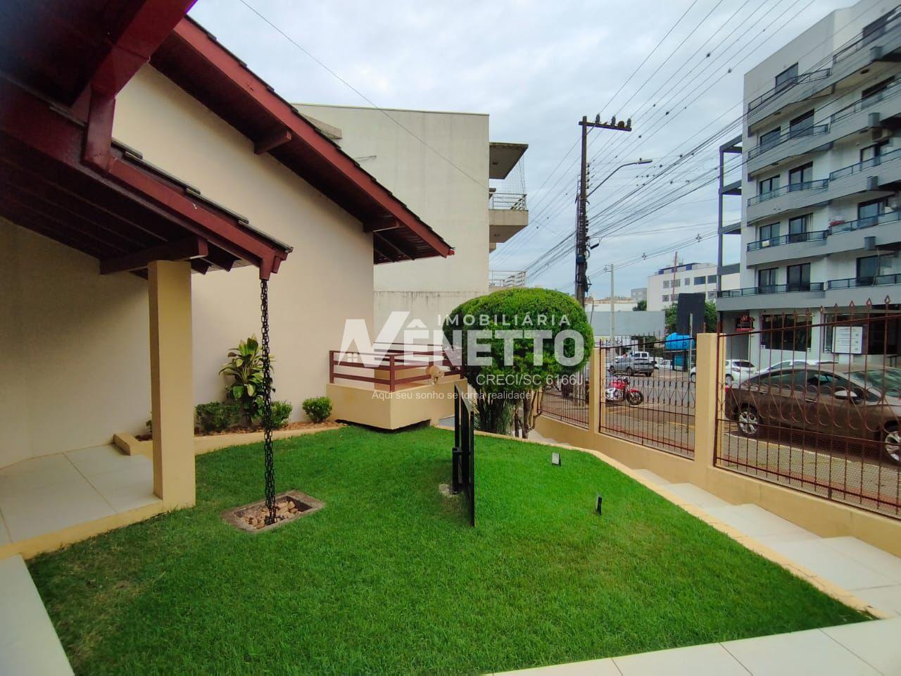 Casa comercial à venda com 2 pavimentos no centro da cidade