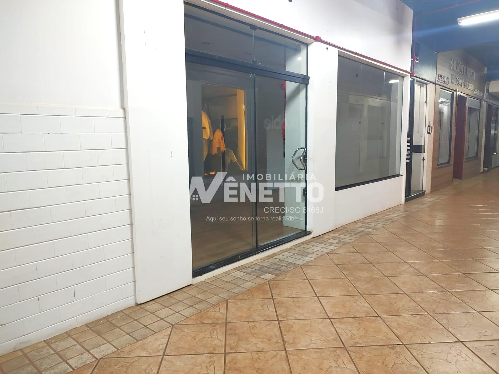 Sala comercial para venda com mezanino no centro de Xanxerê