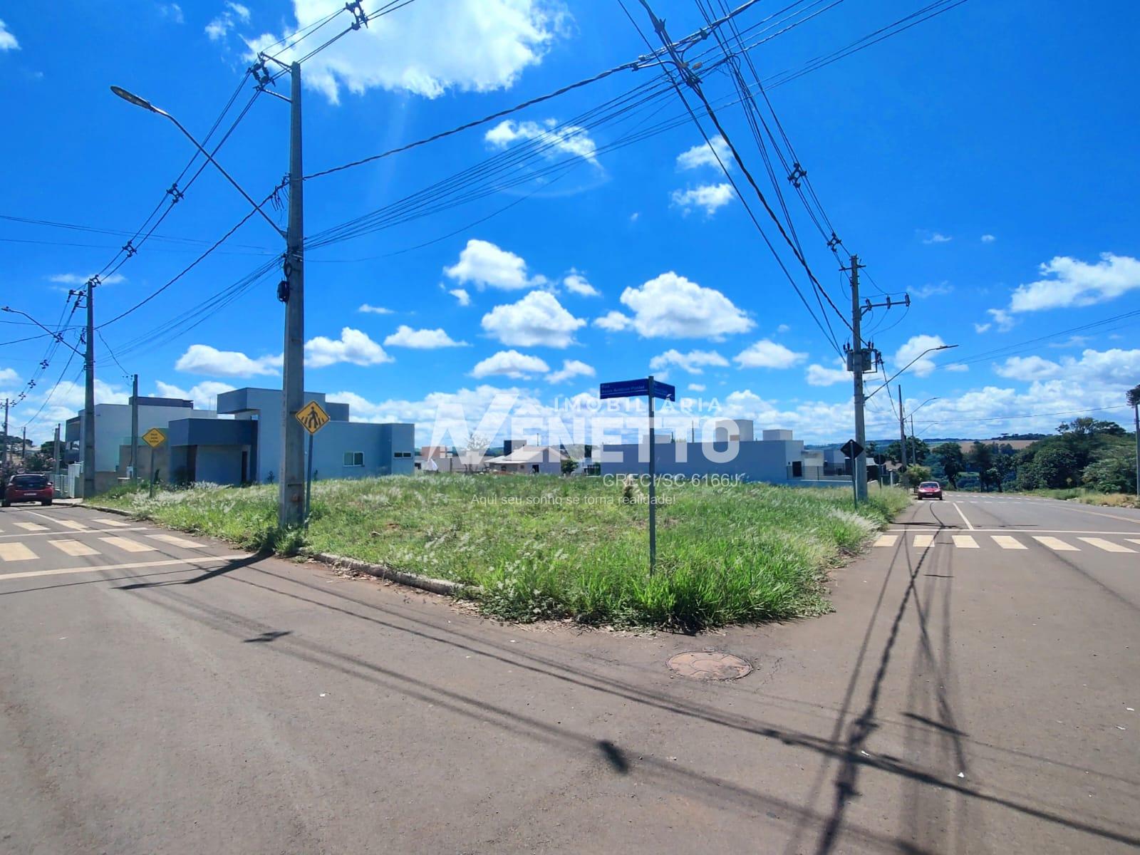 Terreno de esquina com 428,73m  à venda no loteamento Jardim Celina