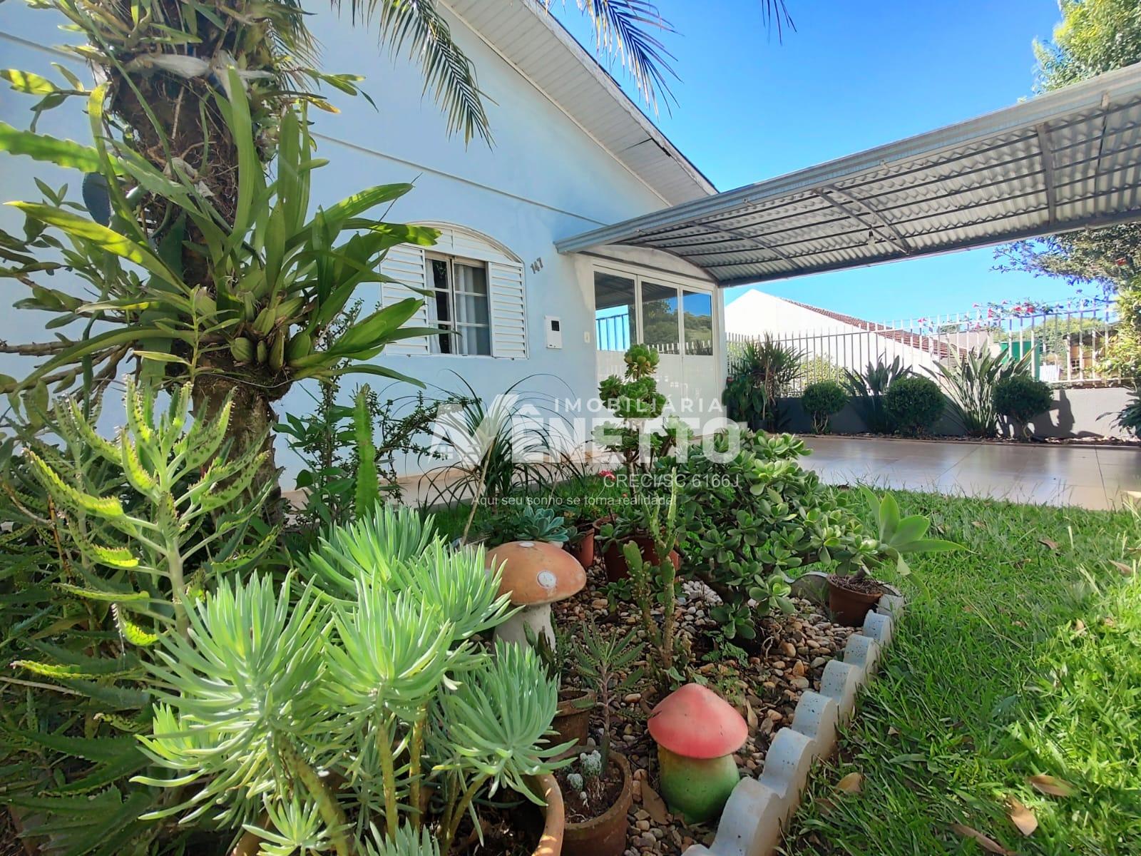 Casa com amplo terreno à venda no bairro Vila Sesámo em Xanxerê