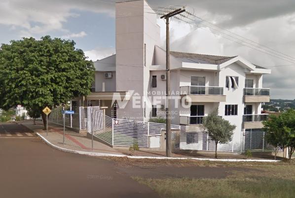 Oportunidade  Prédio com 04 Apartamentos e 01 Sala Comercial à venda