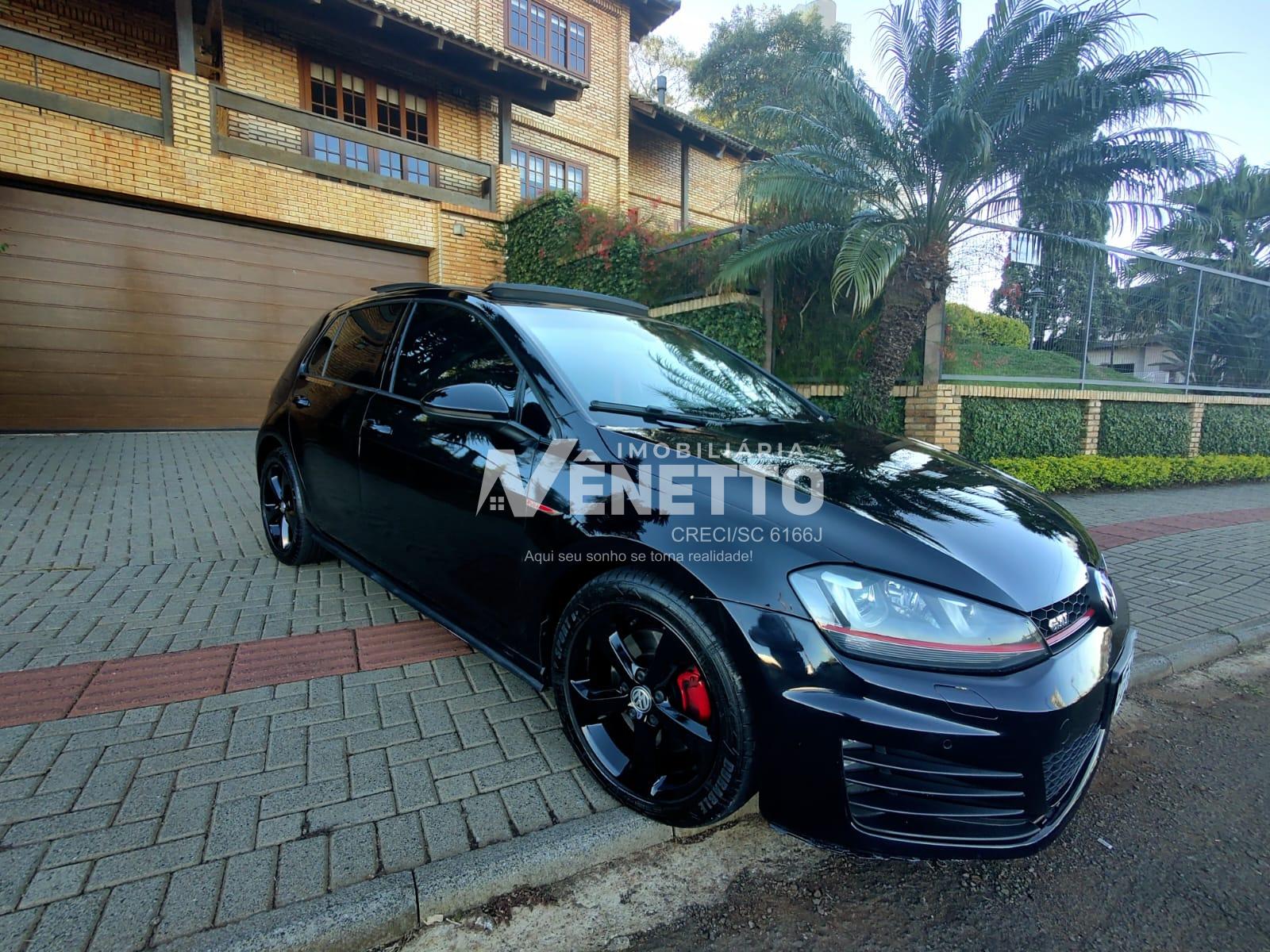 Golf GTI - Hatchback à venda, um carro esportivo com desempenho impecável