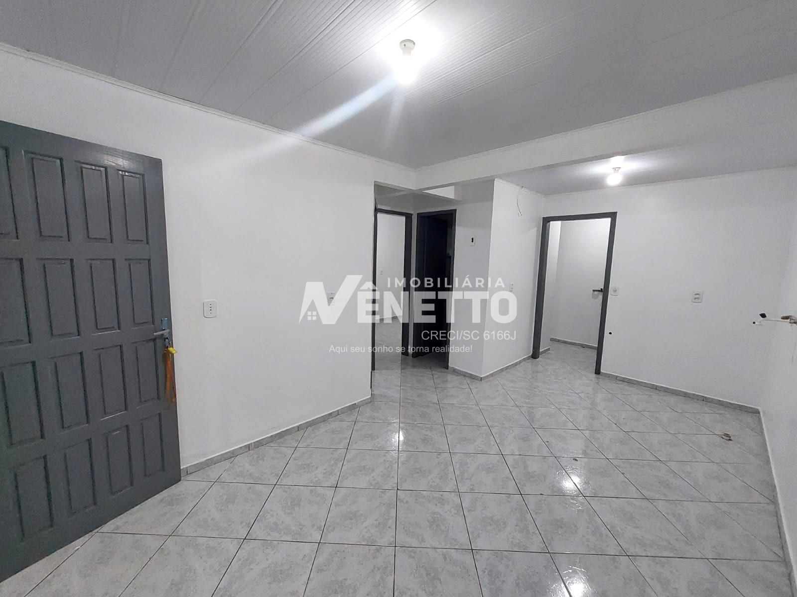 Casa com 2 domitórios para locação no bairro Vista Alegre