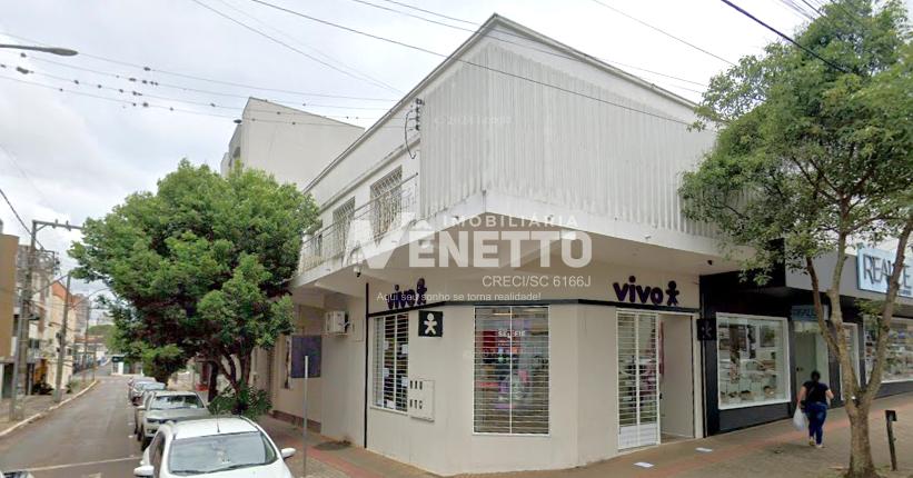Apartamento com suíte e mais 02 quartos para locação no centro de Xanxerê
