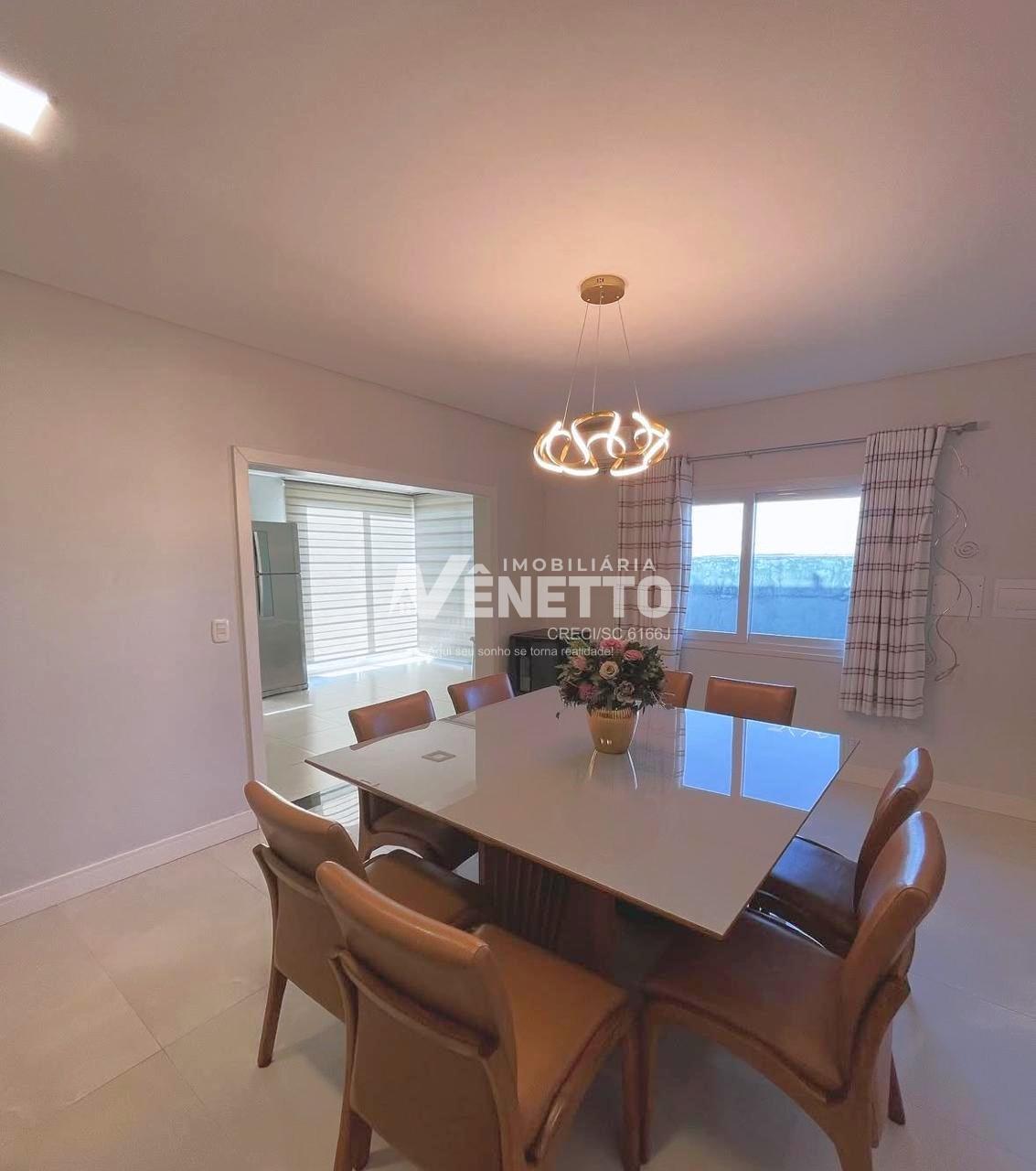 Casa alto padrão situada em um dos pontos mais privilegiados da cidade com suíte