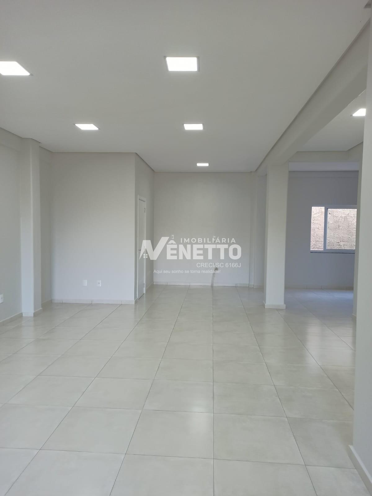 Sala comercial com ótima metragem, disponível para venda com locação ativa