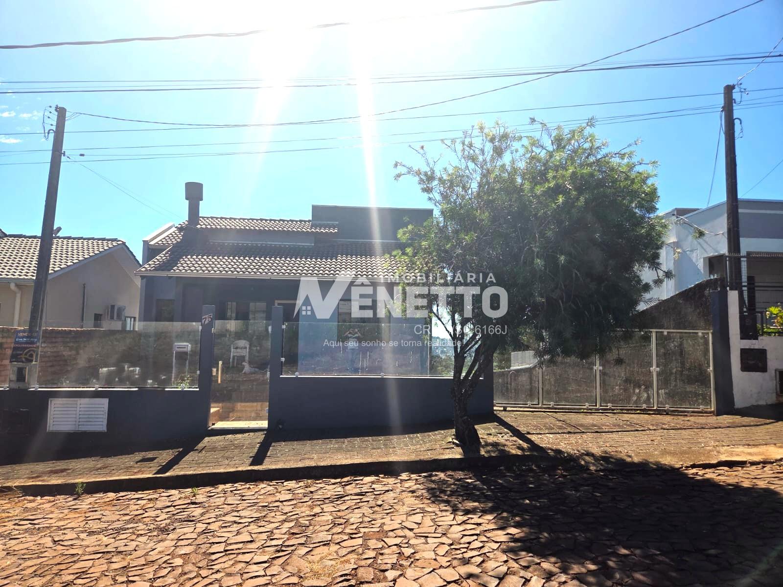 Casa à venda com terreno amplo e 116m  de área construída no bairro João Winckler, XANXERE - SC