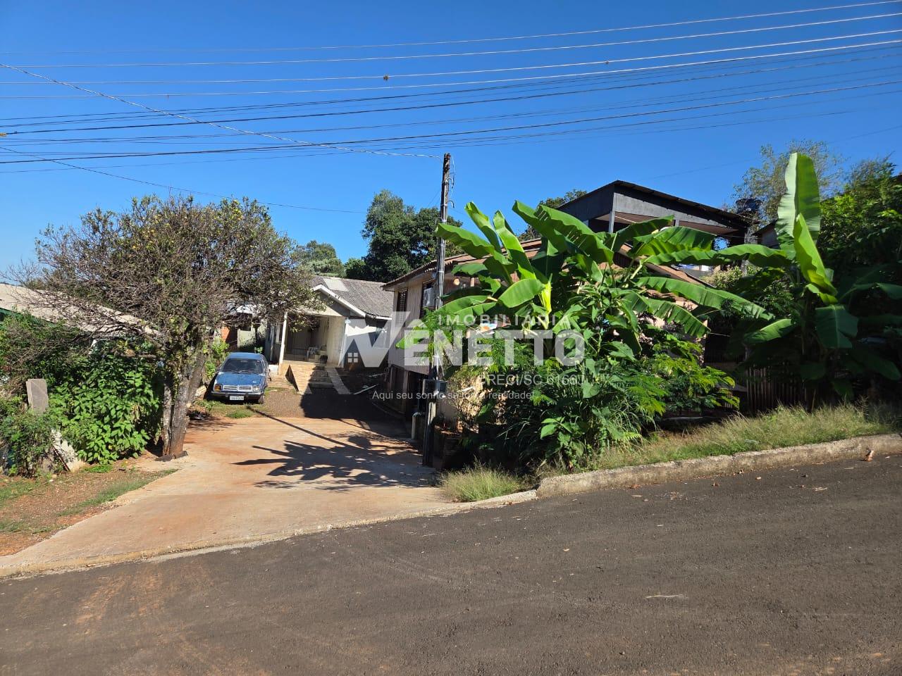 LOTE COM 2 IMÓVEIS PARA VENDA EM XANXERÊ  FRENTE E FUNDOS 