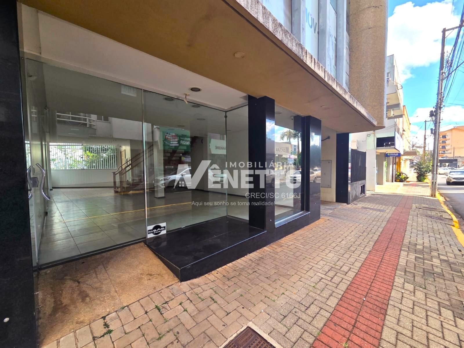 SALA COMERCIAL COM 2 PAVIMENTOS PARA ALUGAR NO CENTRO DE XANXERÊ.