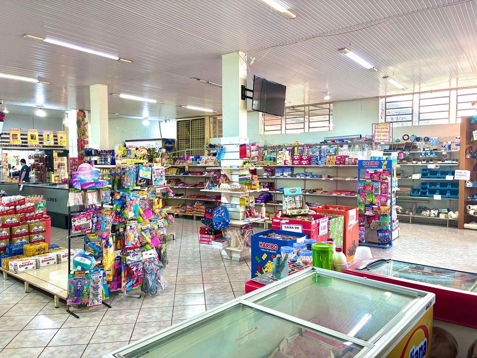 EQUIPAMENTOS, UTENSÍLIOS E MERCADORIAS DE UM SUPERMERCADO Á VENDA