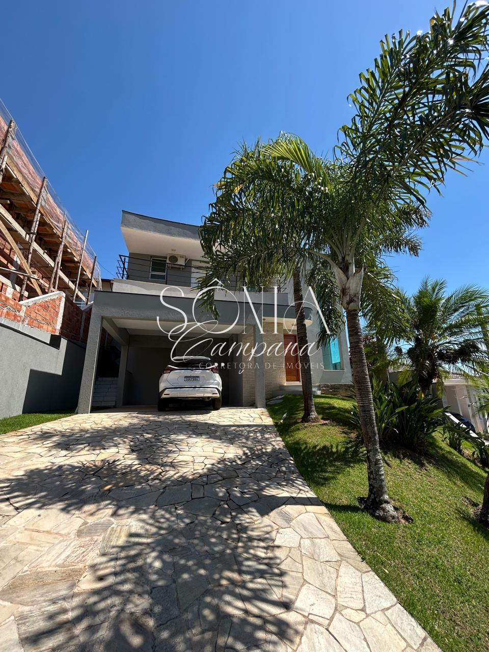 Casa à venda em condomínio com 3 suítes, piscina aquecida e ár...