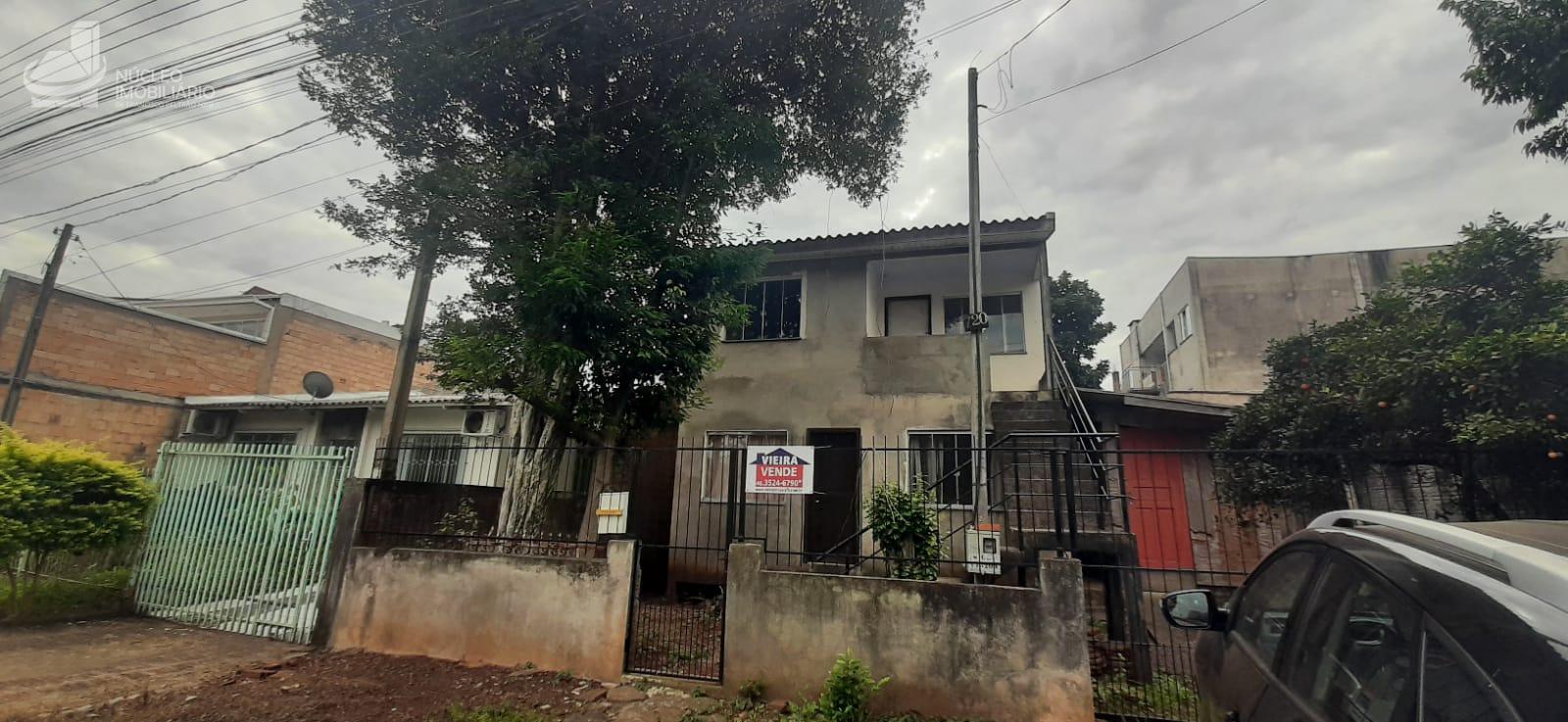 Casa de alvenaria sendo uma moradia e cima e outra em baixo. Ideal para fazer comercial ou locação.