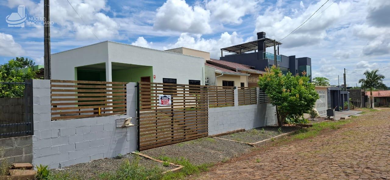 Casa em alvenaria de 110m , com 2 quartos, sala, cozinha, 2 banheiros, 2 vagas de garagem.