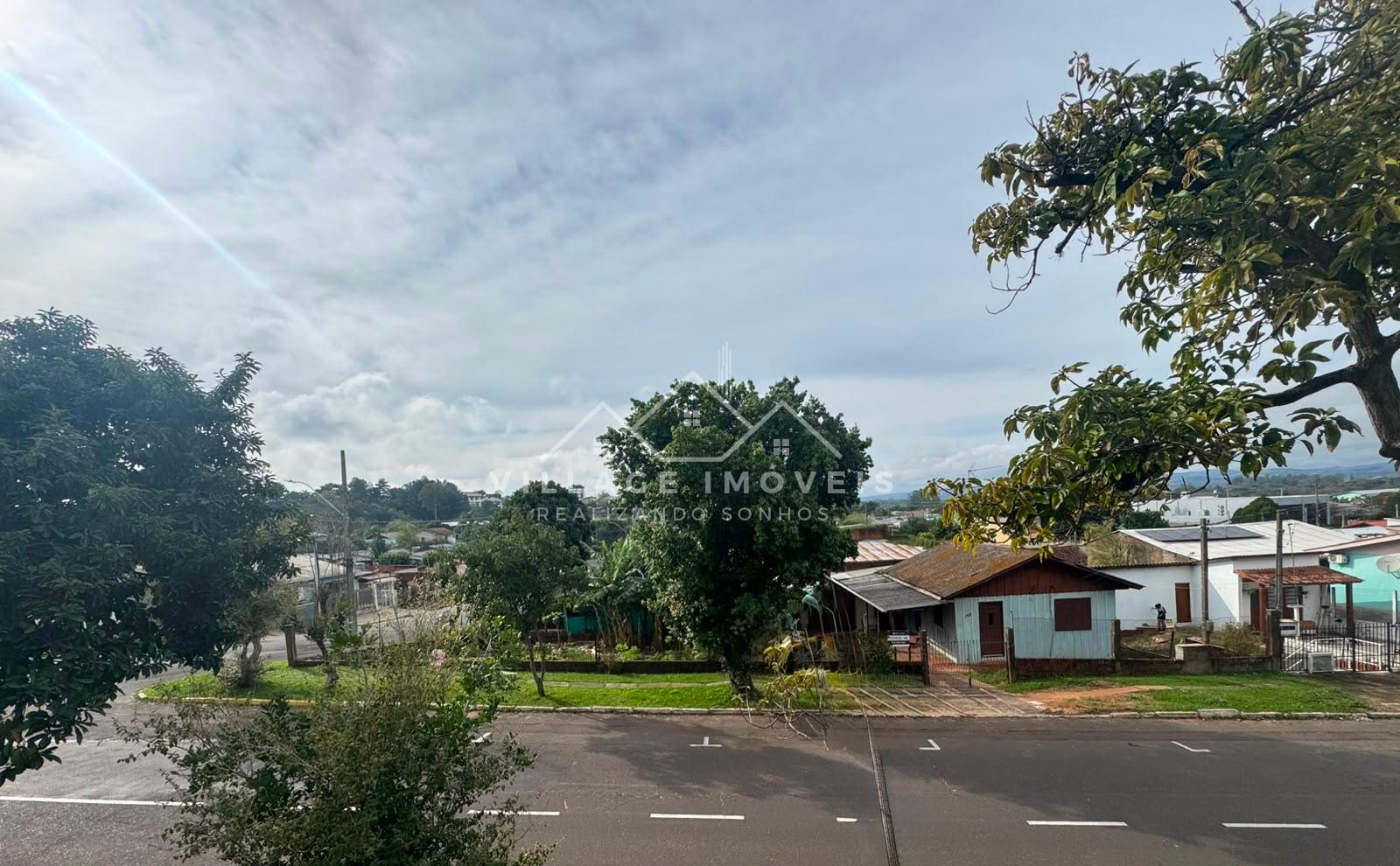 BELO TERRENO COM CASA DE MADEIRA  A VENDA PROX AO CENTRO DE CAMPO BOM
