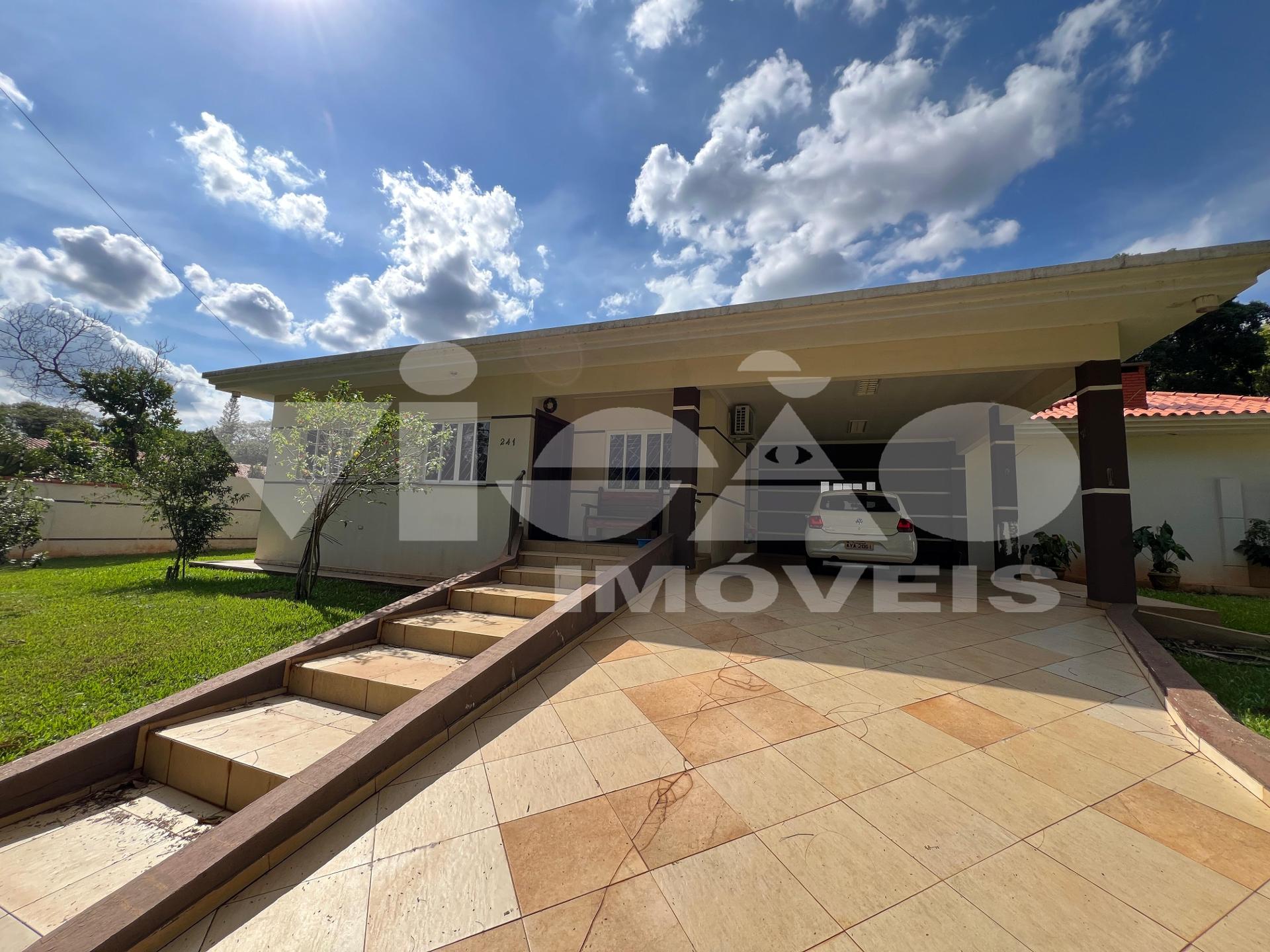 Casa à venda na Vila A com excelente localização no bairro, FO...