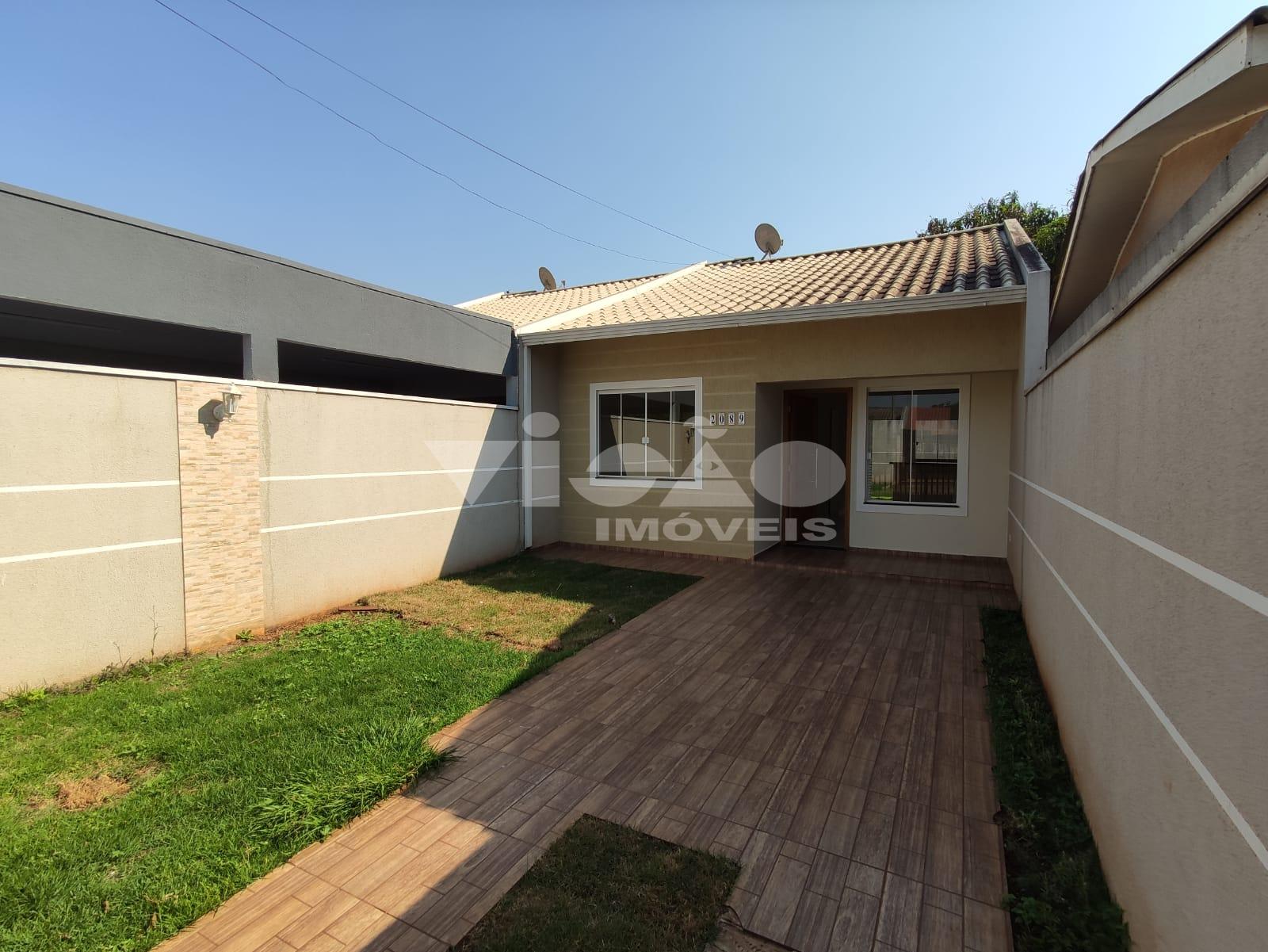 Casa com Móveis Planejados e Amplo Terreno no Jardim São Roque...