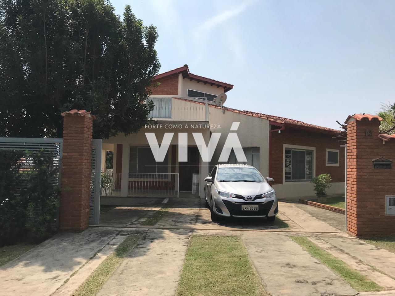 Casa com 3 quartos, sendo uma su?te, 2 banheiros, ampla sala