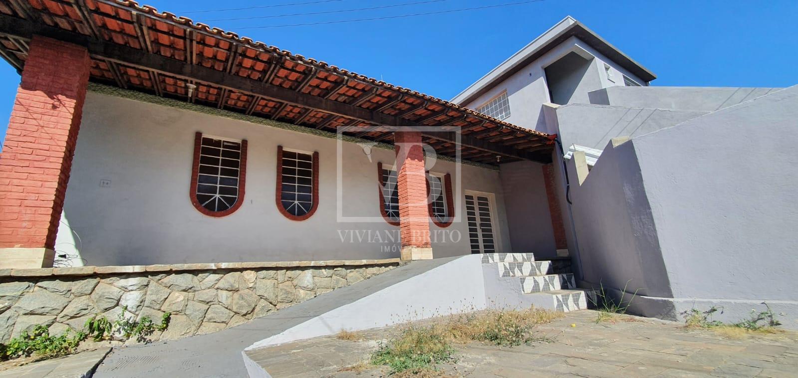 Casa para locação, 03 dormitórios, área externa, 158 m2,  Cent...