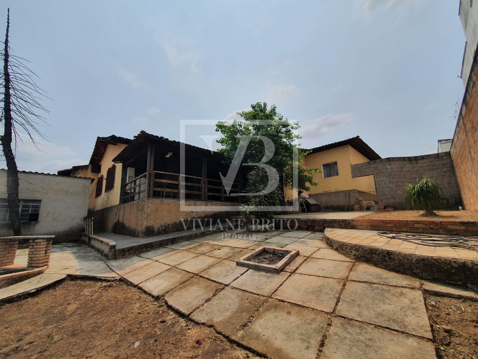 Casa à venda, com duas casas, sendo uma para alugar no Niteroi...
