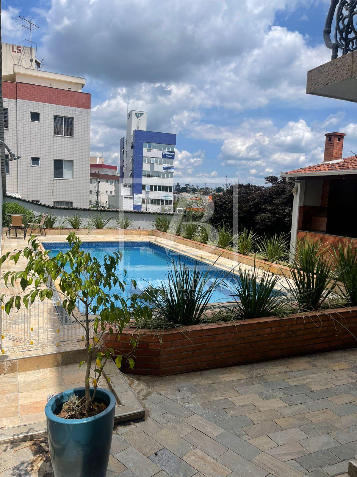 Casa à venda, alto padrão, 3 dormitórios, suíte com hidro, Ing...