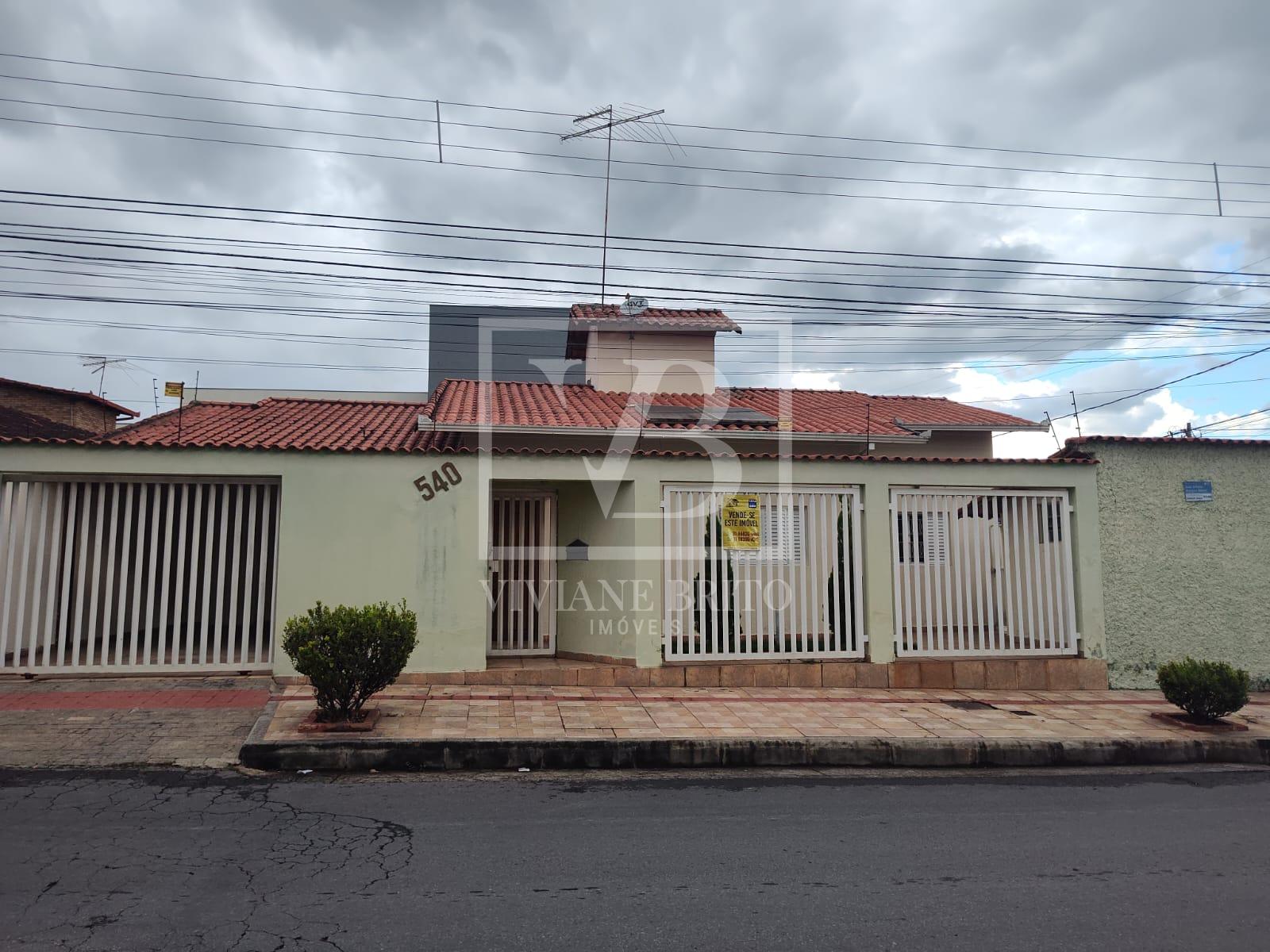 Casa à venda, com três dormitórios, suíte, quintal no Ingá Bai...