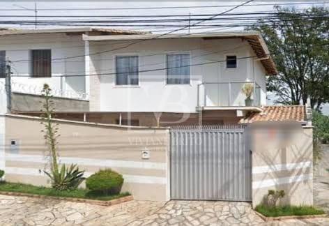 Excelente oportunidade de casa geminada localizada no bairro J...