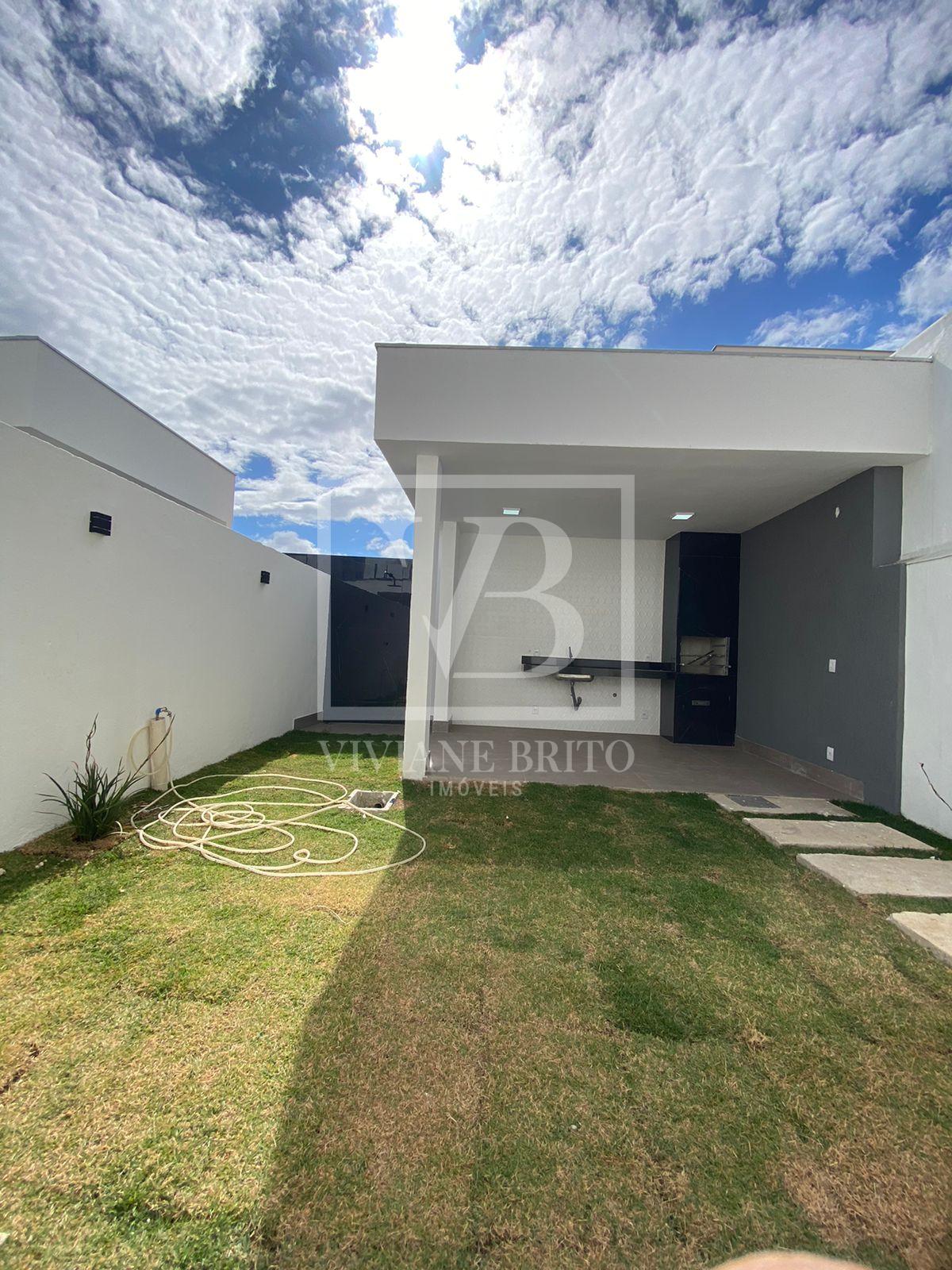 Belíssima casa à venda no bairro Guarujá Mansões em Betim-MG.