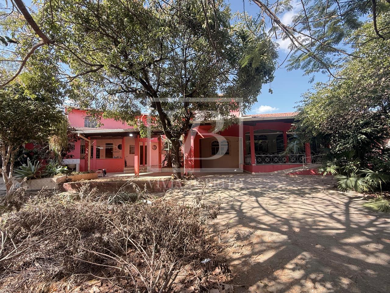 Casa com 6 quartos à venda no Jardim Central
