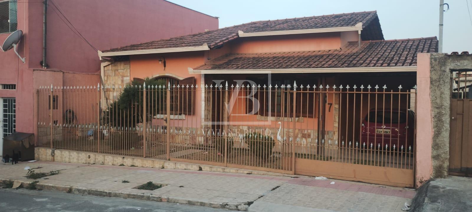 Casa de 03 quartos em ótima localização no Jardim Brasília., B...