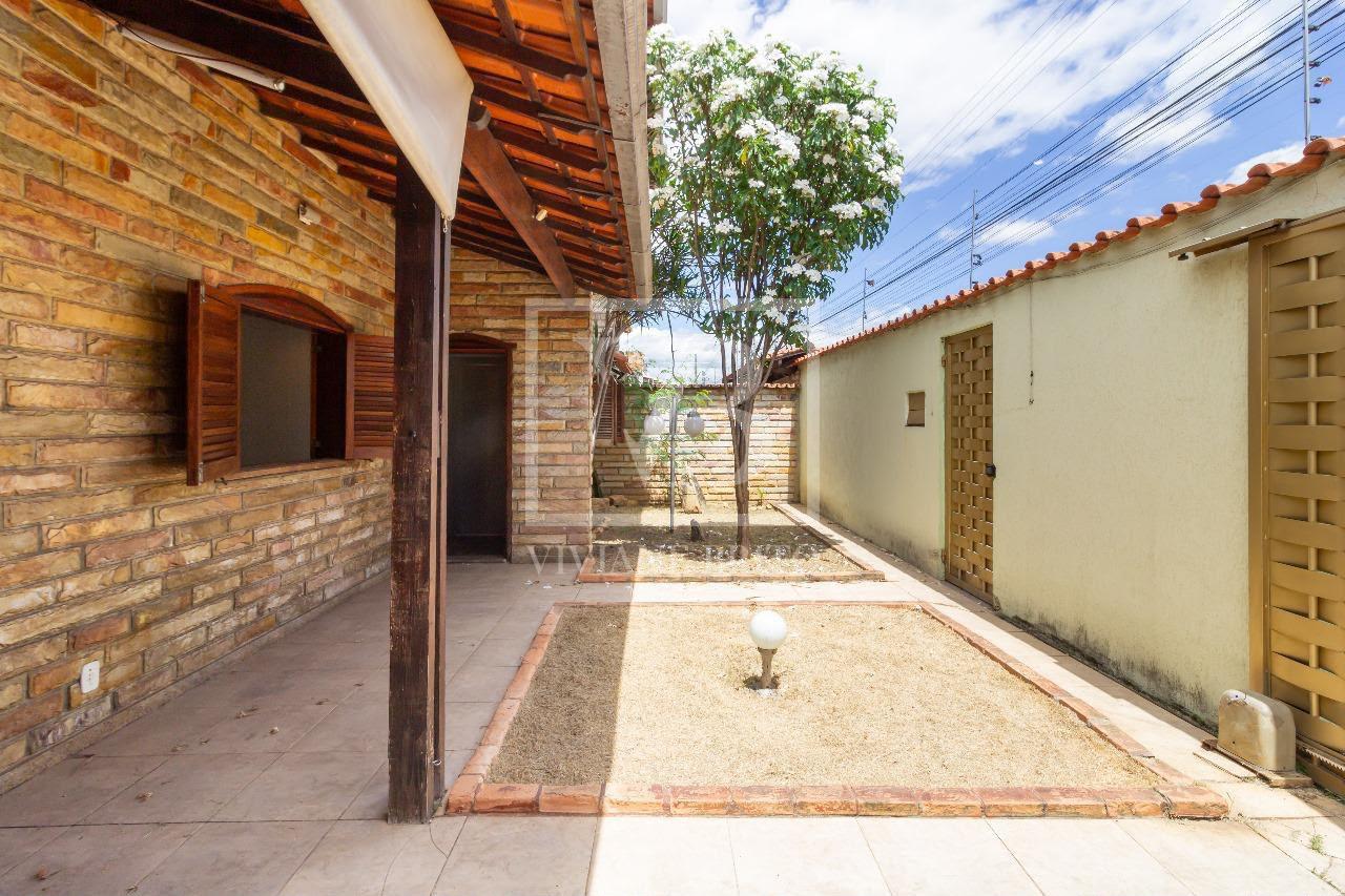 Casa ampla à venda, localizada no bairro Ingá, BETIM - MG