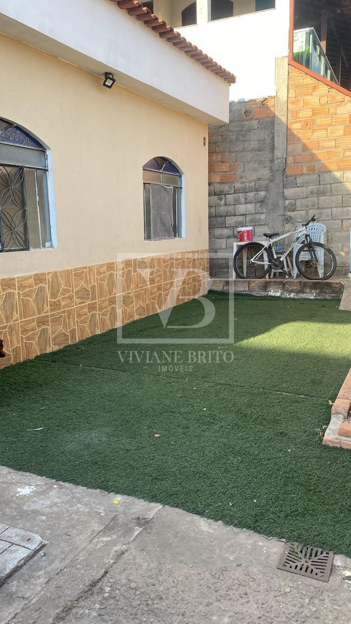 Casa à venda, 02 quartos, com barracão e quintal no fundo  PTB...